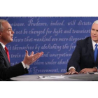 El demócrata Tim Kaine (izquierda) y el republicano Mike Pence, candidatos a la vicepresidencia de EEUU, durante el debate.-EFE / MICHAEL REYNOLDS