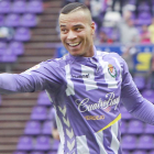 De Tomás señala a Mata, autor de la asistencia de su segundo gol al Mallorca-J.M. Lostau