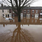 El centro de Carlisle (norte de Inglaterra), inundado, en una imagen de este lunes.-REUTERS / ANDREW YATES