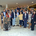 Sáenz de Santamaría, Fernández Mañueco y Carnero posan junto a los integrantes de la delegación vallisoletana asistente a la Convención Nacional.-ICAL