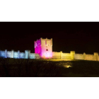 Castillo de Peñafiel (Valladolid) iluminado con diferentes colores por la Diputación con motivo del X Aniversario del Museo Provincial del Vino-Ical