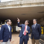 Mañueco junto a los concejales Carlos Carballo (D) y Daniel LLanos (I)-ICAL