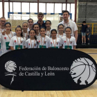 Selección vallisoletana femenina del 2008 con su medalla de plata lograda ayer.-E. M.