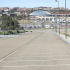 Aparcamiento a las afueras de Arroyo donde se tendrían que instalar los feriantes este año-J.M. Lostau