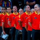 Javi Hernández Bello (tercero por la izquerda), con el cuerpo técnico de la España de Sergio Scariolo.-E.M.