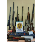 Policía Municipal incauta seis armas y una gran cantidad de munición en el domicilio de un cazador en Valladolid.-ICAL