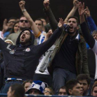 Seguidores del deportivo, en el campo del Atlético aquel 30 de noviembre del 2014.-Foto: AP / ANDRÉS KUDACKI