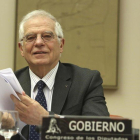 El ministro de Exteriores, Josep Borrell, compareciendo en la Comisión de Exteriores del Congreso de los Diputados-DAVID CASTRO