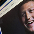 Imagen de Zuckerberg en una página de Facebook, tomada en Moscú el 22 de marzo.-AFP / MLADEN ANTONOV