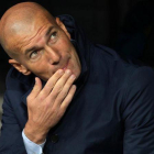 Zinedine Zidane, durante el partido ante el Tottenham.-REUTERS / SERGIO PEREZ