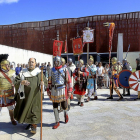 Desfile de soldados romanos en los actos del 50 aniversario de la Villa Romana La Olmeda.-ICAL