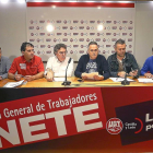 Juan Manuel Ramos (2i), José Manuel González (centro) y Raúl Santa Eufemia (2d), durante la presentación ayer del nuevo calendario de movilizaciones.-ICAL