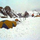 Campamento para el estudio del periglaciarismo, en los Pirineos.-ICAL