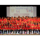 Atletas y entrenadores de las diferentes disciplinas del Club Atletismo de Valladolid posan en la sala Borja durante la tradicional gala anual.-MONTSE ÁLVAREZ