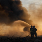 Incendio en un vertedero ilegal situado a las afueras de Zamora.-ICAL