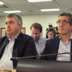 Patxi López, a la izquierda, el pasado domingo en la sede del PSOE.-EFE / VÍCTOR LERENA