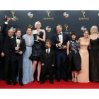Foto de familia del elenco de 'Juego de Tronos', en la ceremonia de los Emmy.-EFE / MIKE NELSON