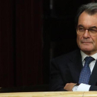 El expresidente de la Generalitat Artur Mas, en la tribuna de invitados del Parlament.-FERRAN NADEU