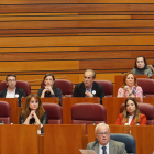 Bancada socialista durante el pleno, con el escaño vacío de Hernández.- ICAL
