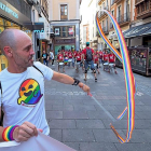 Uno de los asistentes a la manifestación conmemorativa del Día del Orgullo LGTBI en el centro de Valladolid.-ICAL