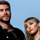 Miley Cyrus y Liam Hensworth, el pasado 6 de junio.-EFE / ETIENNE LAURENT