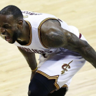 LeBron James celebra la victoria de los Cavaliers.-EFE / LARRY W. SMITH