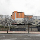 Vista del Hospital Clínico desde su entrada trasera.-PABLO REQUEJO