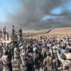Miembros del Ejército iraquí celebran la toma de nuevas posiciones en las proximidades de Mosul, el pasado jueves.-AP