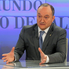 Daniel Miguel durante su intervencion en ‘La Quinta Esquina’, emitido anoche en la 8 de Valladolid.-J. M. LOSTAU