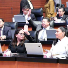Senadores de México en la votación del acuerdo comercial T-MEC.-EFE