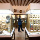 Joaquín Díaz junto a algunos de los instrumentos musicales de la colección que atesora en su Fundación. | ICAL