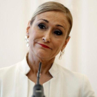 Cristina Cifuentes, durante la rueda de prensa en la que anunció su dimisión-EMILIO NARANJO (EFE)