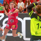 Amaia lanza frente al Cleba León.-J. M. LOSTAU