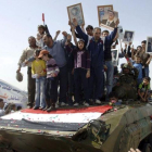 Manifestantes protestan contra el régimen sirio en 2011 en la ciudad de Deraa, la cuna de la revolución.-EFE