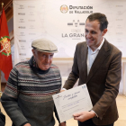 El presidente de la Diputación de Valladolid, Conrado Íscar, preside la entrega de cheques válidos por el cumplimiento de una ilusión dentro de la campaña ‘Sueños y deseos’ - ICAL