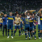 Jugadores de Boca celebran el pase-