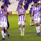 Jose, Moyano y Álex Pérez abandonan el campo apesadumbrados tras empatar contra el Lugo.-J.M. LOSTAU