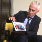 El periodista de Univisión Jorge Ramos confirmó que estuvo retenido con su equipo durante más de dos horas.-AP