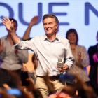 Mauricio Macri saluda a seguidores-EFE