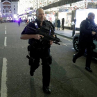 Agentes armados en Londres.-EUROPA PRESS