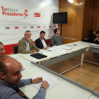 El candidato del PSOE a la Presidencia de la Junta, Luis Tudanca, se reúne con los secretarios autonómicos de UGT, Agustín Prieto, y CCOO, Ángel Hernández-Ical