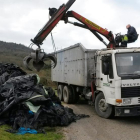 Los responsables de Zorroza acuerdan con los agricultores y ganaderos un día de recogida.-ECB