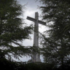 Imagen de la cruz de 150 metros del Valle de los Caídos.-JOSÉ LUIS ROCA