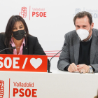 La secretaria de Organización del PSOECyL, Ana Sánchez, y el secretario general del PSOE de Valladolid, Óscar Puente.- ICAL