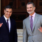 Pedro Sánchez y Felipe VI, en el despacho de verano en Marivent del 2018.-EFE / BALLESTEROS