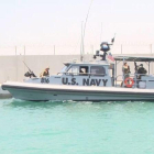 Un barco de la marina de EEUU en el puerto de Fujairah, en los Emiratos Árabes.-EPA/ EMIRATES NEWS AGENCY