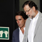 Aznar y Rajoy cierran el curso de verano de la FAES, en julio del 2015.-JUAN MANUEL PRATS