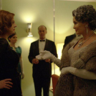 Susan Sarandon (Bette Davis) y Jessica Lange (Joan Crawford), en la serie 'FEUD: Bette and Joan'.-SUZANNE TENNER