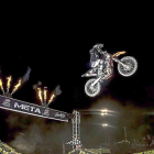 Joan Cros, vencedor en la prueba SX1, se exhibe durante su participación en el circuito de Parquesol.-C. CALDERÓN