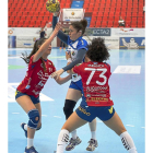 Cecilia Cossío en el último duelo ante Poriño.-JAVIER BARBANCHO